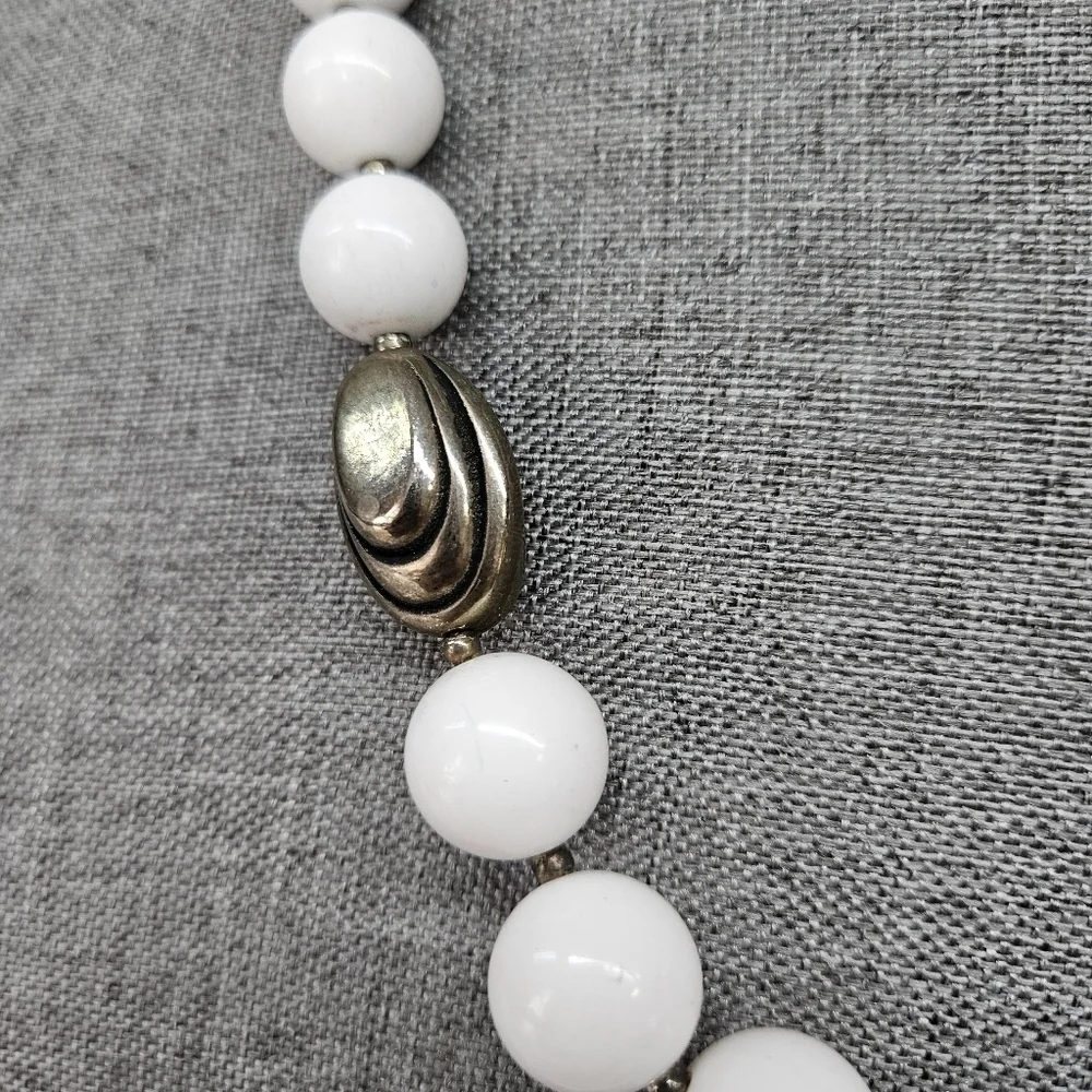 VINTAGE White Single Strand Plastic Beaded Bead Necklace Made in Korea